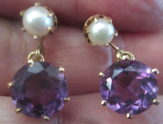 xxM1285M Pearl and Kurunder 14k gold earringsTakst-Valuation N. Kr. 5000